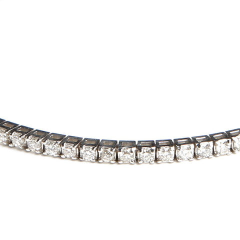 Diamond Tennis Bracelet Close Up